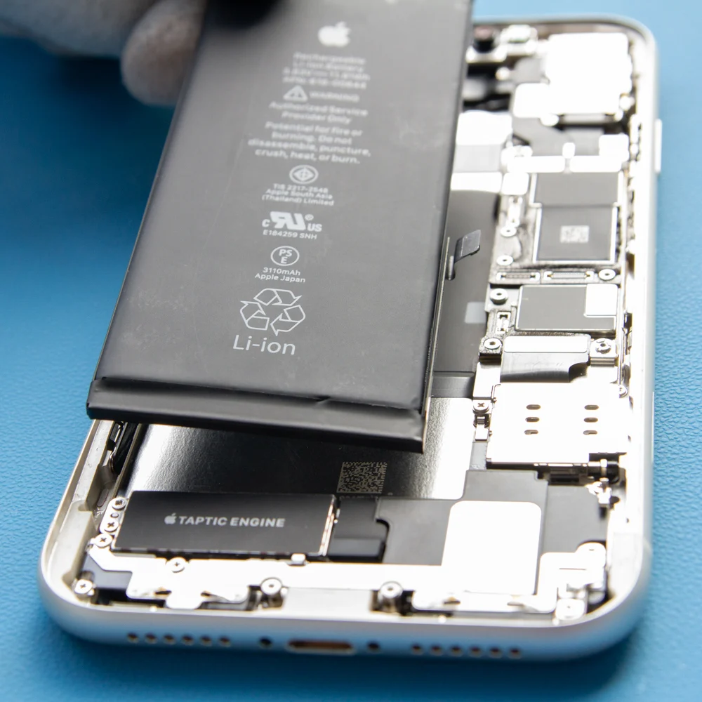 Výměna baterie s FPC flex kabely pro odstranění chybových zpráv od Apple